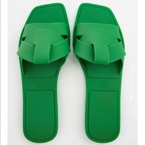 ZARA SLIDE SANDALS WITH CROSSOVER RUBBERIZED STRAPS